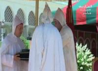 الملك يوشح الراحل عبد الله بها بوسام العرش