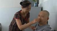 رجل صيني يستيقظ من غيبوبة بعد 5 سنوات من عناية زوجته