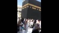 رجل يدعو الله في مكة المكرمة.. اللهم زوجني وحدة مزيونة