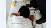 بالصور: حاول إنقاذ هاتفه من المرحاض فتحولت لمأساة