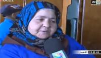 في المغرب..إمرأة ستينية تمتهن مسح الأحذية