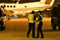 تهم ثقيلة تلاحق مغاربة فروا من طائرة بإسبانيا ومنشور فايسبوكي يكشف تفاصيل خطة الهروب