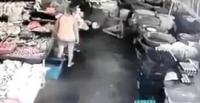 شاهد.. ماذا فعلت سيدة مع رجل تحرش بها