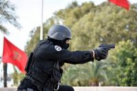 مفتش شرطة بفرقة مكافحة العصابات يضطر لإشهار سلاحه الوظيفي