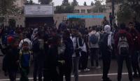 بالفيديو:تلاميذ فاس مستمرون في انتفاضتهم ويحتجون أمام هذه المؤسسة تحت الأمطار