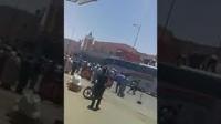 مواطنون يخمدون حريقا اندلع بحافلة للمسافرين بشيشاوة