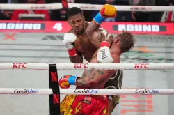 "أنتوني جوشوا" يقضي على "جيك بول" بالضربة القاضية