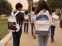 بنك مغربي يُحول ملصقاته الإشهارية إلى محفظات مدرسية