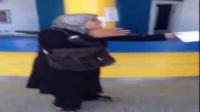 طفل ضحية خطأ طبي عند الختان واستهزاء من الطبيب اتجاه امه