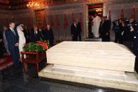 بالصور: الملك فيليبي السادس والملكة ليتيثيا يزوران ضريح محمد الخامس