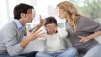 لخبراء القانون : أم تقاضي زوجها بسبب " منع " أبنائها الثلاثة من حقهم في التمدرس