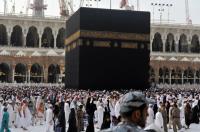 لماذا نطوف حول الكعبة عكس عقارب الساعة ؟؟!! حكمة مذهلة
