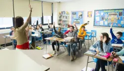 فصل معلمة في أول يوم عمل بعد نشر فيديو غير لائق لطلابها على "تيك توك"