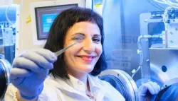 زجاج يولد الكهرباء.. خلايا شمسية شبه invisible تفتح باباً جديداً للمدن الذكية
