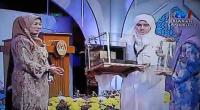 بالفيديو : القارئة المغربية هاجر بوساق تفوز بالجائزة الاولى ضمن المسابقة العالمية لتجويد القرآن الكريم بماليزيا