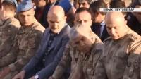 شي كيشرق وشي كيغرب..جنود أتراك يؤدون صلاة العيد رفقة وزير الداخلية بطريقة مثيرة للسخرية (فيديو)