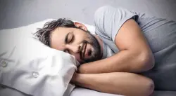ثمرة واحدة من هذه الفاكهة قبل النوم تُحسّن جودة نومك بشكل ملحوظ