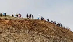 مئات المهاجرين يحتشدون فوق المرتفعات القريبة من معبر تراخال لاقتحام سبتة