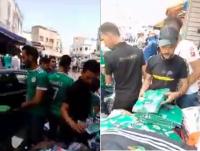 إقبال كبير للمغاربة على شراء أقمصة المنتخب الجزائري ساعات قبل نهائي الكان