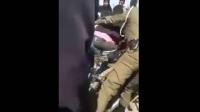 شاهد كيف دافع بائع متجول عن سلعته من حجز القوات العمومية