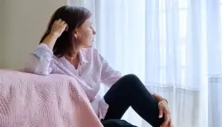 خفقان القلب في مرحلة انقطاع الطمث: عرض مزعج أم إنذار مبكر؟