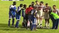 من طرائف إفريقيا: شاهد كيف تعامل مسعفي السودان مع لاعب المغرب التطواني