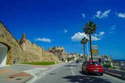 بعد مليلية.. السلطات الإسبانية تُهيئ باب سبتة المحتلة لاعتماد نظام حدودي ذكي