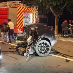 الدارالبيضاء ... "لامبورغيني" فاخرة تنشطر لنصفين وتتحول إلى كتلة نار بعد اصطدام مميت (صور)