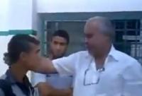 مدير مدرسة يضرب طالب كف قوي بسبب شعره
