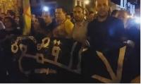 العشرات أمام البرلمان يهتفون "كلنا الزفزافي"