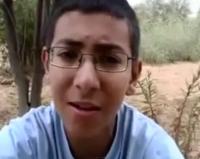 طفل مغربي يملك صوتا لا كالأصوات يجود كلام الله بطريقة رائعة
