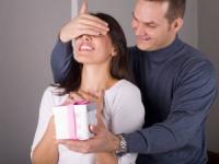 مفتاح سعادة المرأة : كرم الرجل