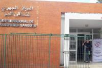 فضيحة بتطوان.. موظف بمركز تحاقن الدم يمنع مواطنا من التبرع بداعي وفرة المخزون