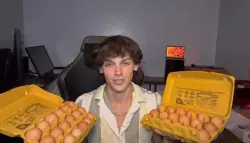 تجربة مجنونة.. شاب يستهلك 150 بيضة في أسبوع واحد والنتائج صادمة! !