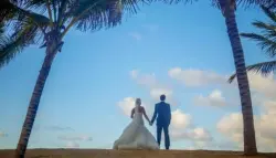 سافرا 14 ساعة لحفل زفاف في رحلة كلّفت أكثر من 4500 دولار… ثم اكتشفا أنهما غير مدعوَّين!