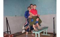 بالصورة.. أقوى فتاة في العالم تحمل ضعف وزنها