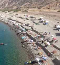 إقليم شفشاون .. عصابات تحتل شاطئ الحواض بالجبهة وتشيد أسوارا من حجارة على طول واجهته