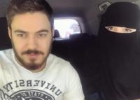 طليقة المقرئ المغربي خالد رياض تنزع النقاب (صورة)