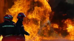 حريق مهول يلتهم محلا لبيع مستحضرات التجميل وسط طنجة ويتسبب في خسائر جسيمة