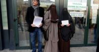 بعد قرار منع وتغريم مرتديات البوركيني، ملياردير جزائري يتحدى فرنسا