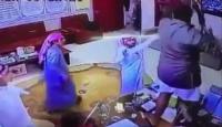 بالفيديو.. طالب سعودي يدخل مدرسته حاملاً رشاشاً ويهدد به معلمين !