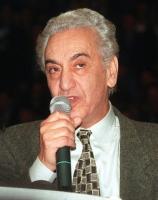 وفاة أحد أبرز المعارضين الجزائريين حسين آيت احمد في سويسرا