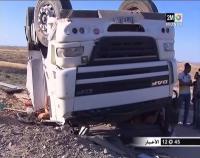 مقتل شخص وجرح 3 أخرين في حادثة إنقلاب شاحنة