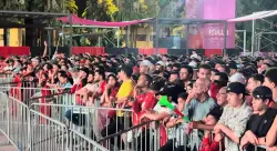 بيضاويون في ليلة بيضاء.. زحف جماهيري إلى فان زون ساحة الراشيدي لمؤازرة أسود الأطلس أمام هولندا