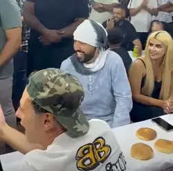 فرانش مونتانا والشيخة مهرة يُلهبان مراكش.. جولة في جامع الفنا وسط حفاوة المغاربة