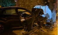 سيارة مجنونة تقتحم حائط "فيلا" وصيدلية بطنجة وتتسبب في خسائر فادحة(فيديو)