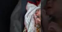 بالفيديو.. سعودي يعثر على رضيع حيا بجانب القمامة والحبل السري ما زال معلقا به