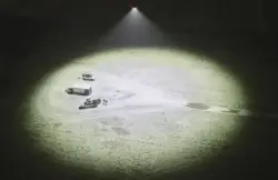 طائرة بدون طيار تُحوّل الليل إلى نهار بإضاءة مذهلة