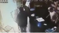 شفار دخل عليهم بالسيف لواحد فالصيدلية .. ساعة مول شطابة رجعو منين جا