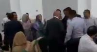 تشابك بالأيدي خلال دورة جهة الداخلة